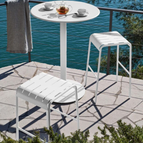 Easy Outdoor Stools