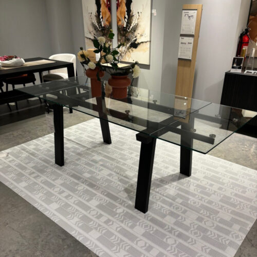 LEVANTE Extension Table: Floor Model