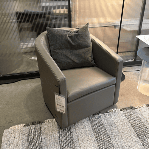 PRETTY Swivel Chair : Floor Model