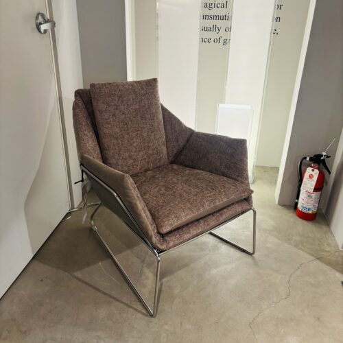 NEW YORK Lounge Chair: Floor Model